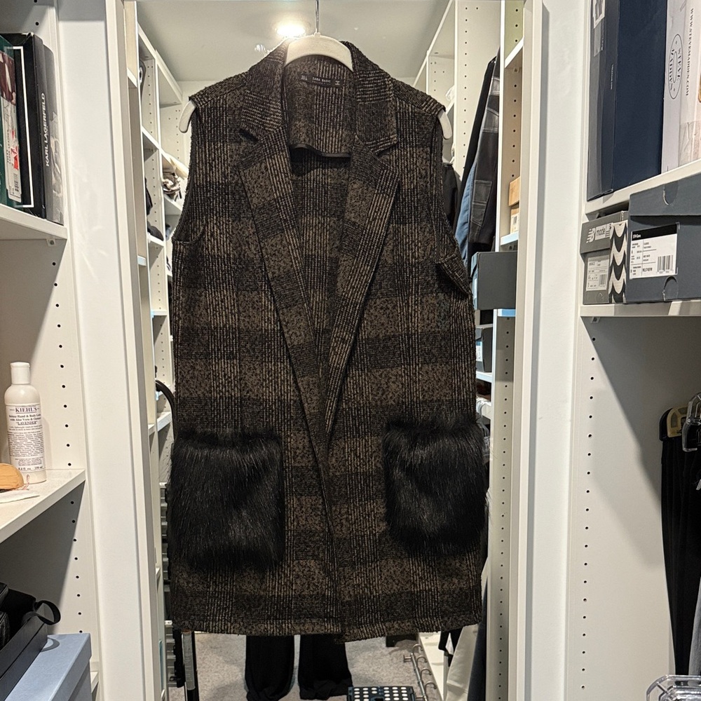 Women's Sleeveless Brown Vest  with Faux Fur Pockets